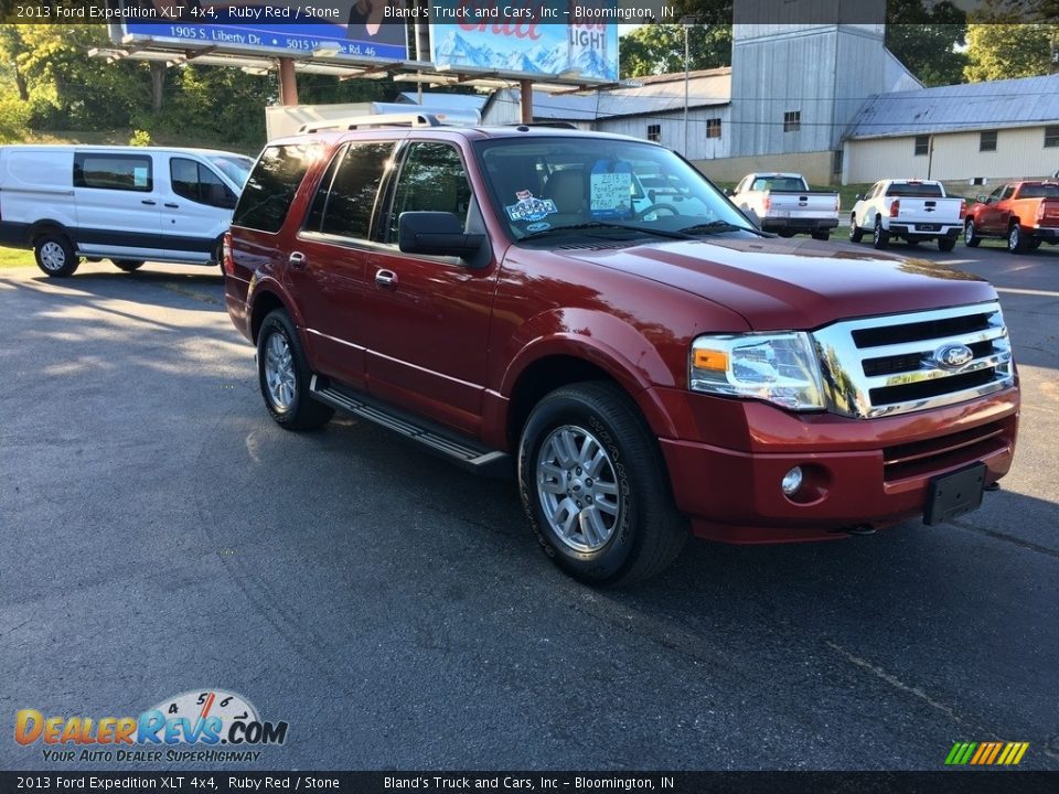 Front 3/4 View of 2013 Ford Expedition XLT 4x4 Photo #4