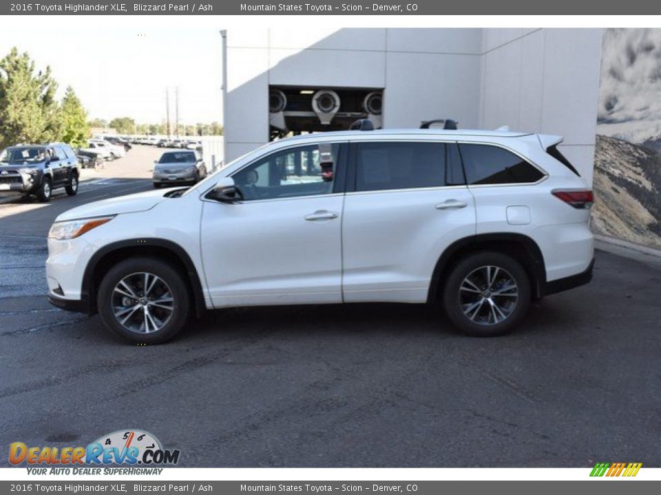 2016 Toyota Highlander XLE Blizzard Pearl / Ash Photo #3