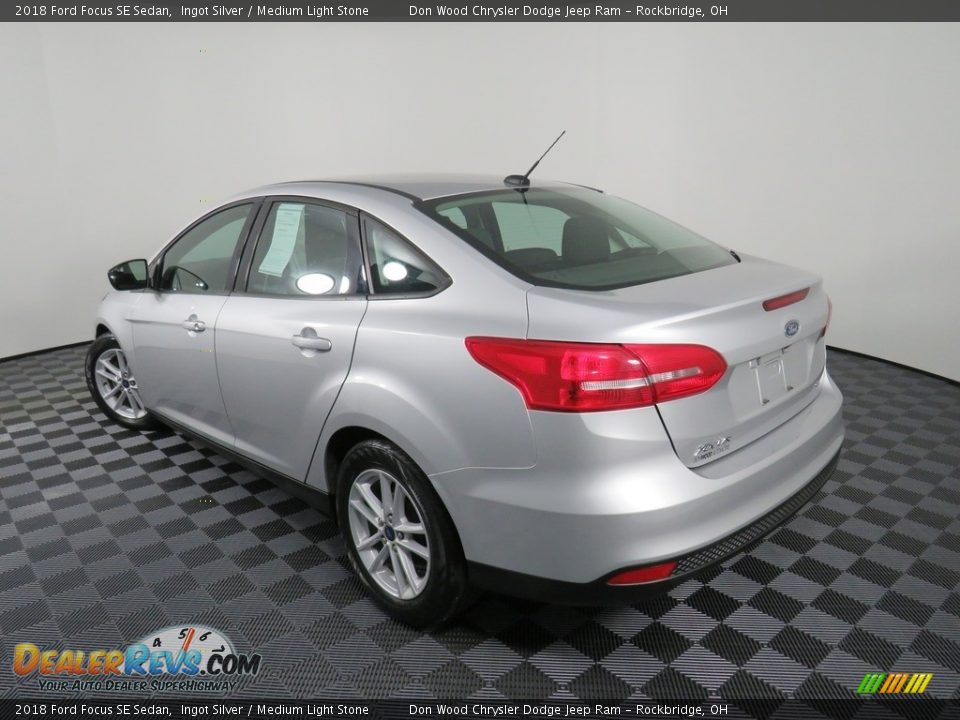 2018 Ford Focus SE Sedan Ingot Silver / Medium Light Stone Photo #11