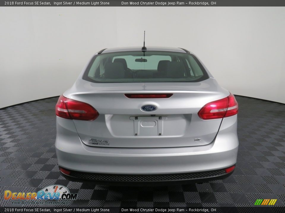 2018 Ford Focus SE Sedan Ingot Silver / Medium Light Stone Photo #12