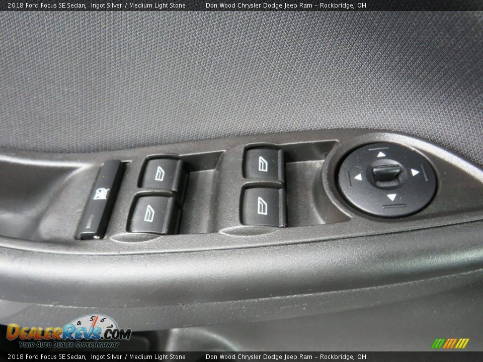 2018 Ford Focus SE Sedan Ingot Silver / Medium Light Stone Photo #18