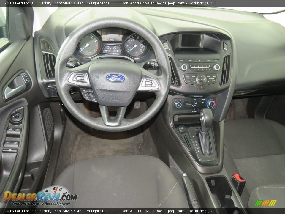 2018 Ford Focus SE Sedan Ingot Silver / Medium Light Stone Photo #24