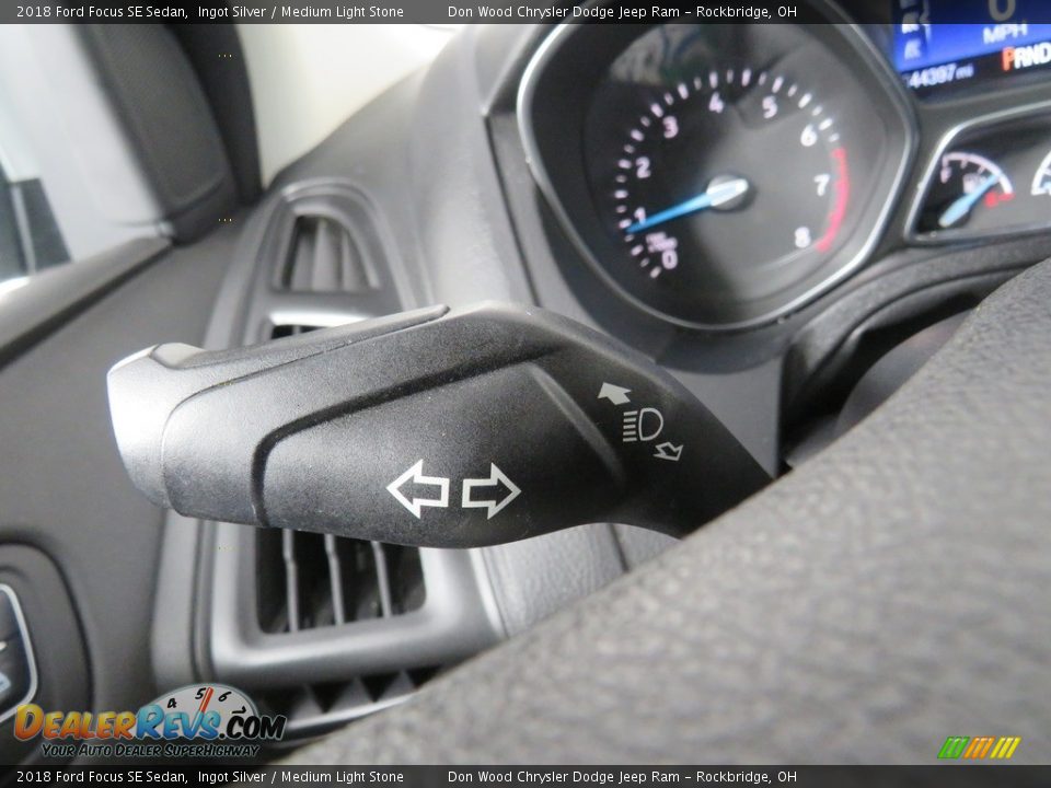 2018 Ford Focus SE Sedan Ingot Silver / Medium Light Stone Photo #33