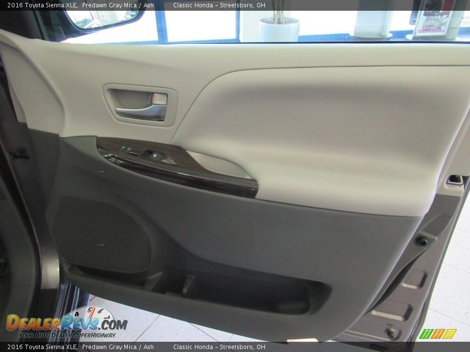 2016 Toyota Sienna XLE Predawn Gray Mica / Ash Photo #14