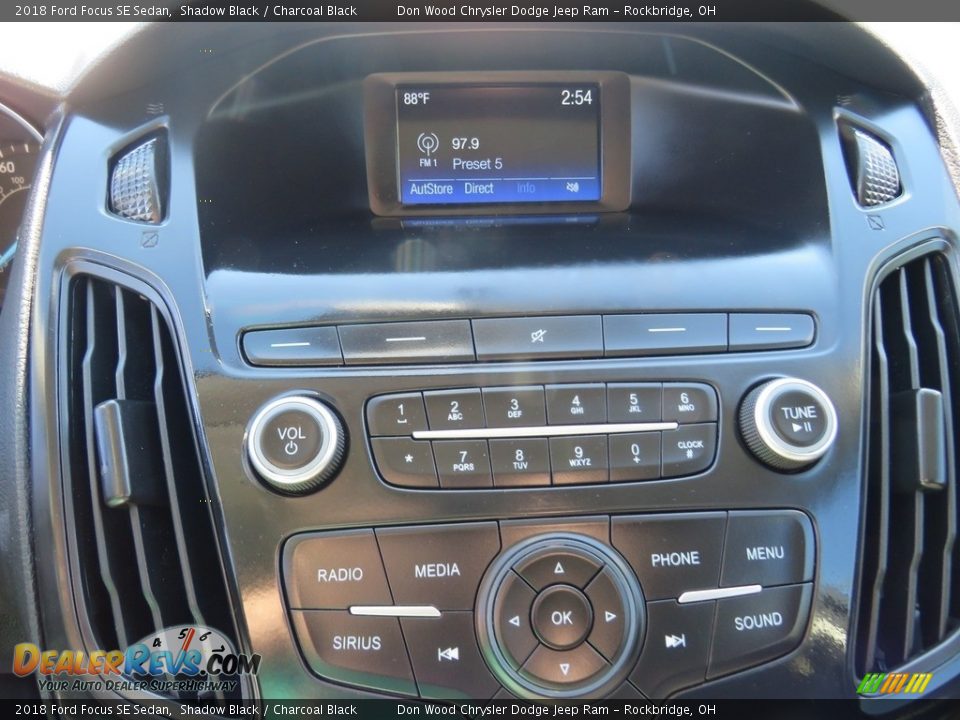 2018 Ford Focus SE Sedan Shadow Black / Charcoal Black Photo #26