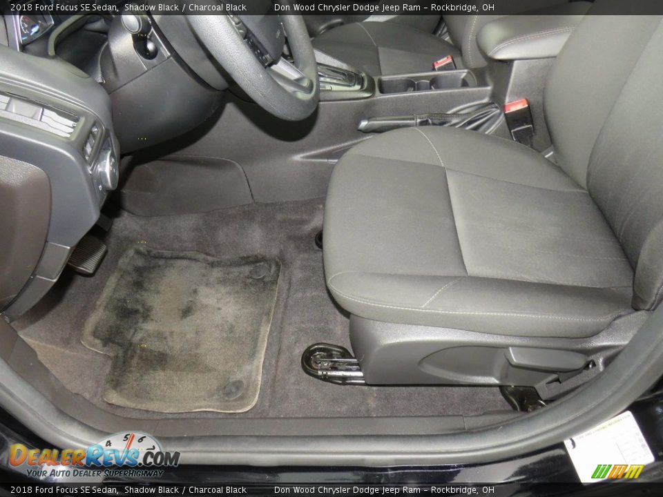 2018 Ford Focus SE Sedan Shadow Black / Charcoal Black Photo #29