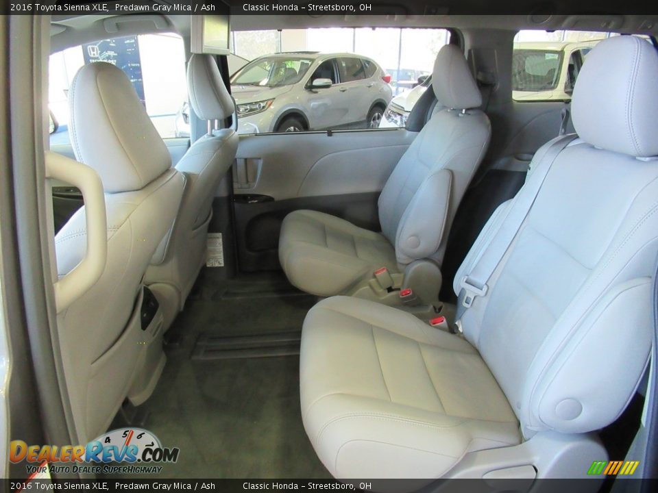 2016 Toyota Sienna XLE Predawn Gray Mica / Ash Photo #26