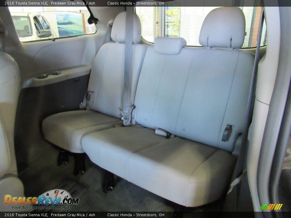 2016 Toyota Sienna XLE Predawn Gray Mica / Ash Photo #27