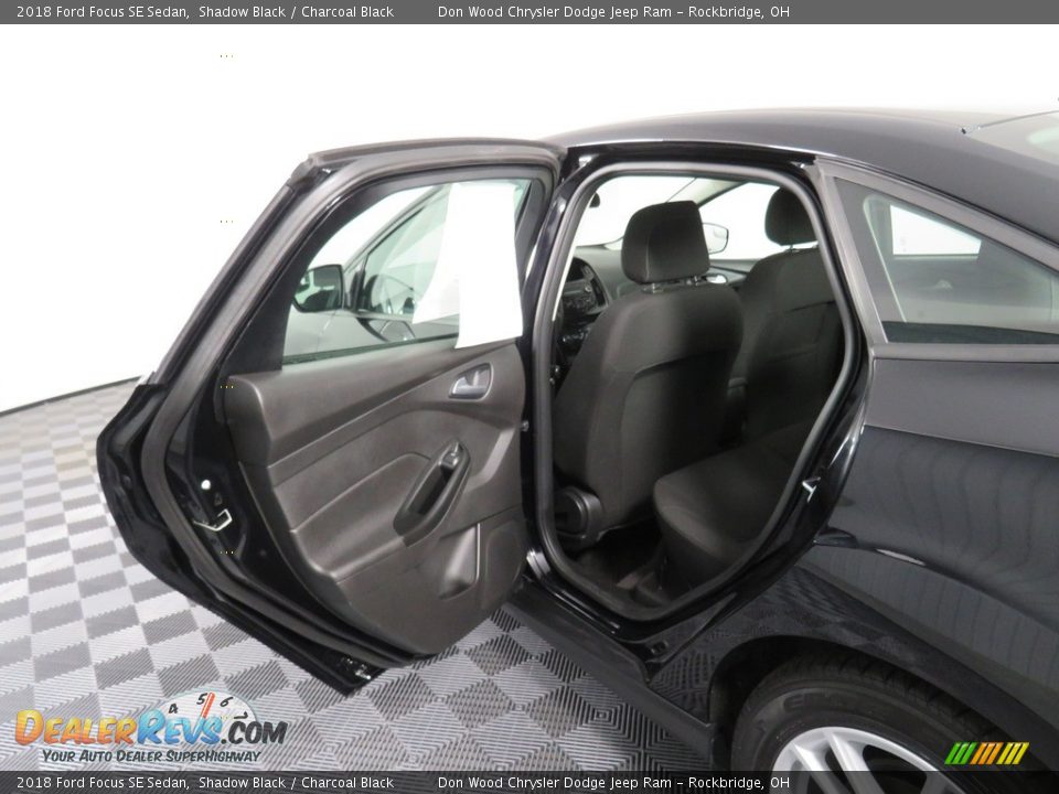 2018 Ford Focus SE Sedan Shadow Black / Charcoal Black Photo #32