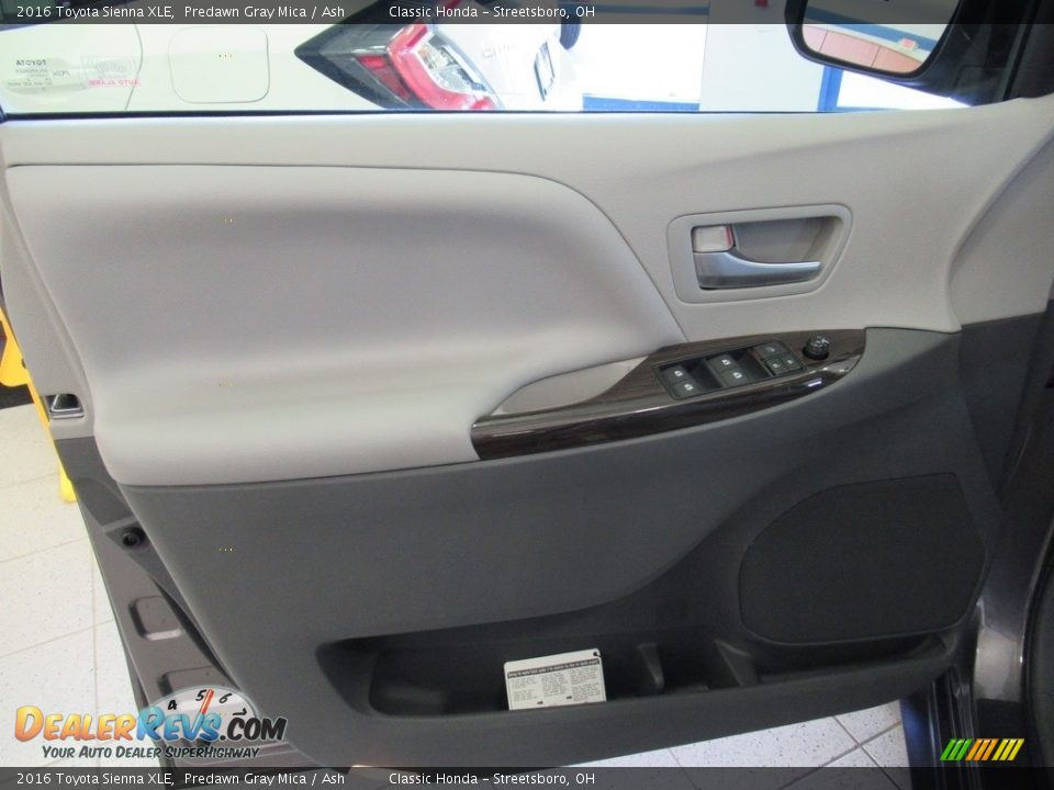 2016 Toyota Sienna XLE Predawn Gray Mica / Ash Photo #29