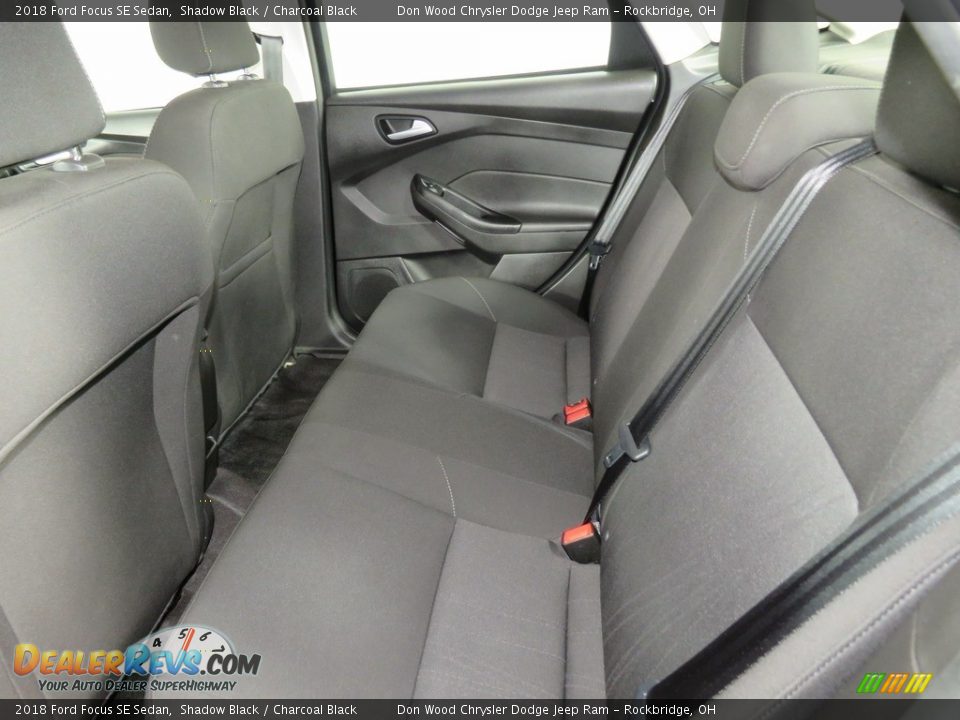 2018 Ford Focus SE Sedan Shadow Black / Charcoal Black Photo #33