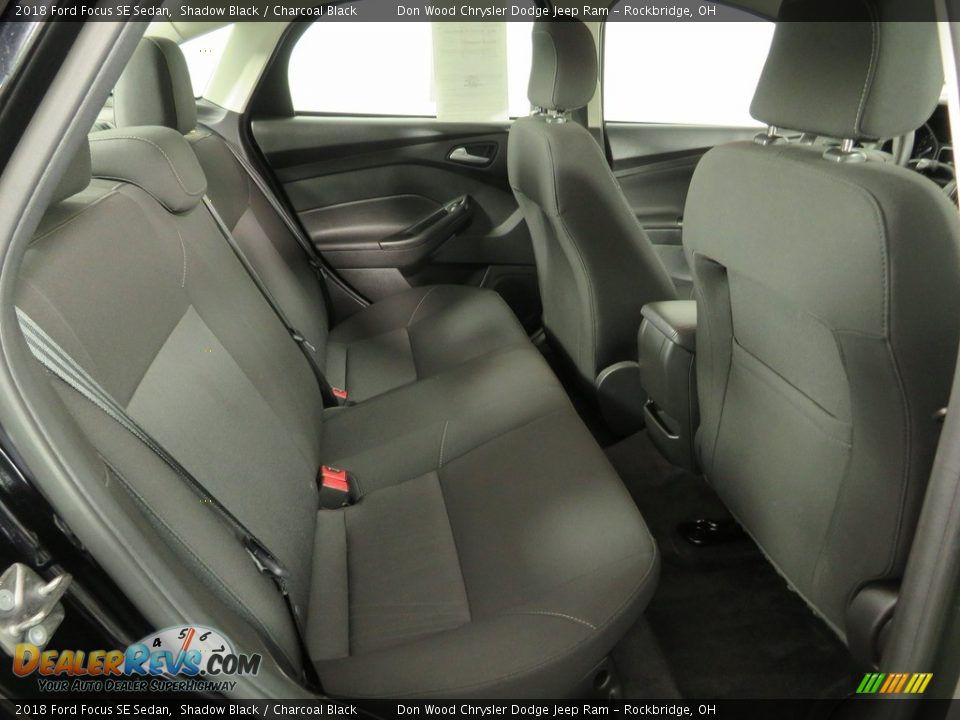 2018 Ford Focus SE Sedan Shadow Black / Charcoal Black Photo #36