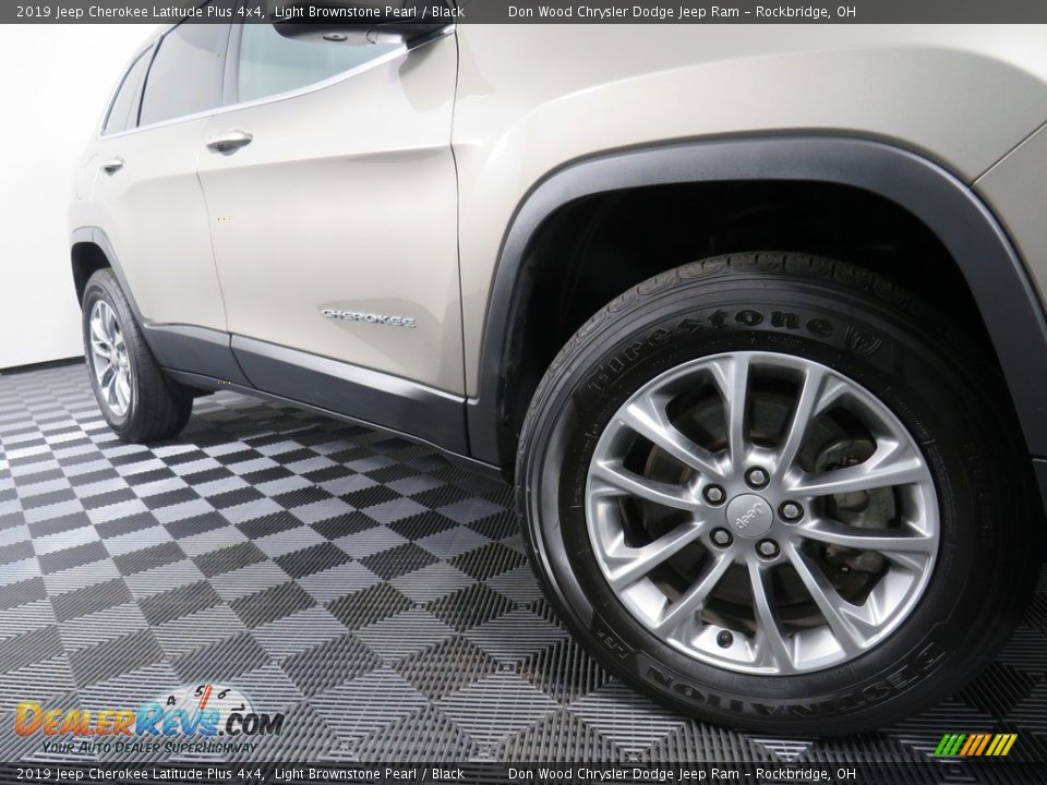 2019 Jeep Cherokee Latitude Plus 4x4 Light Brownstone Pearl / Black Photo #4