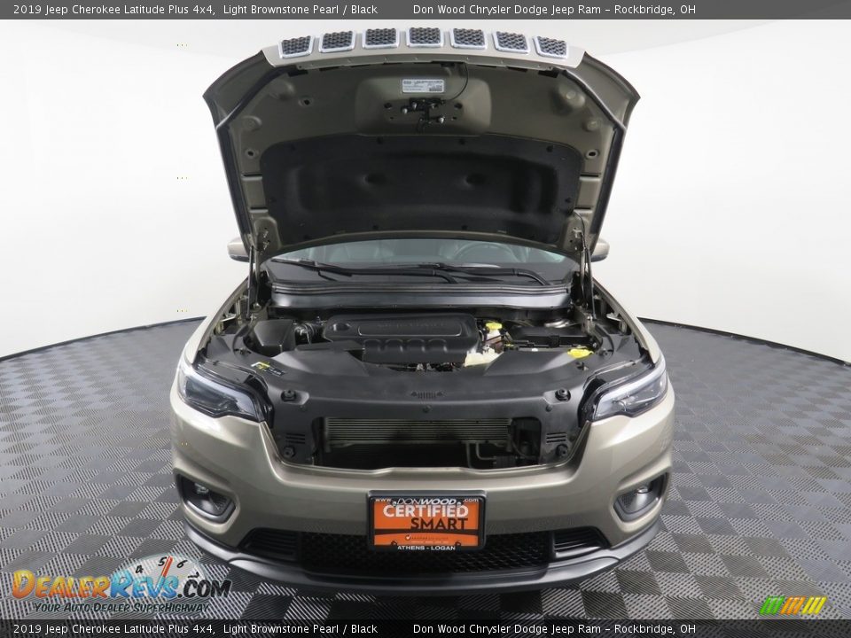 2019 Jeep Cherokee Latitude Plus 4x4 Light Brownstone Pearl / Black Photo #6