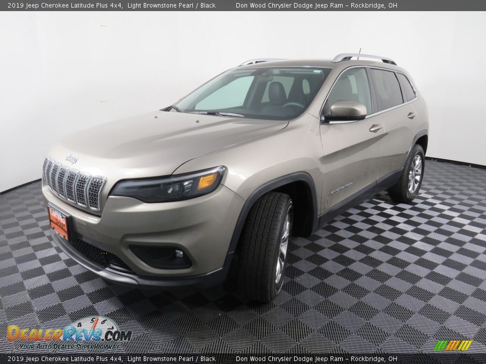 2019 Jeep Cherokee Latitude Plus 4x4 Light Brownstone Pearl / Black Photo #8