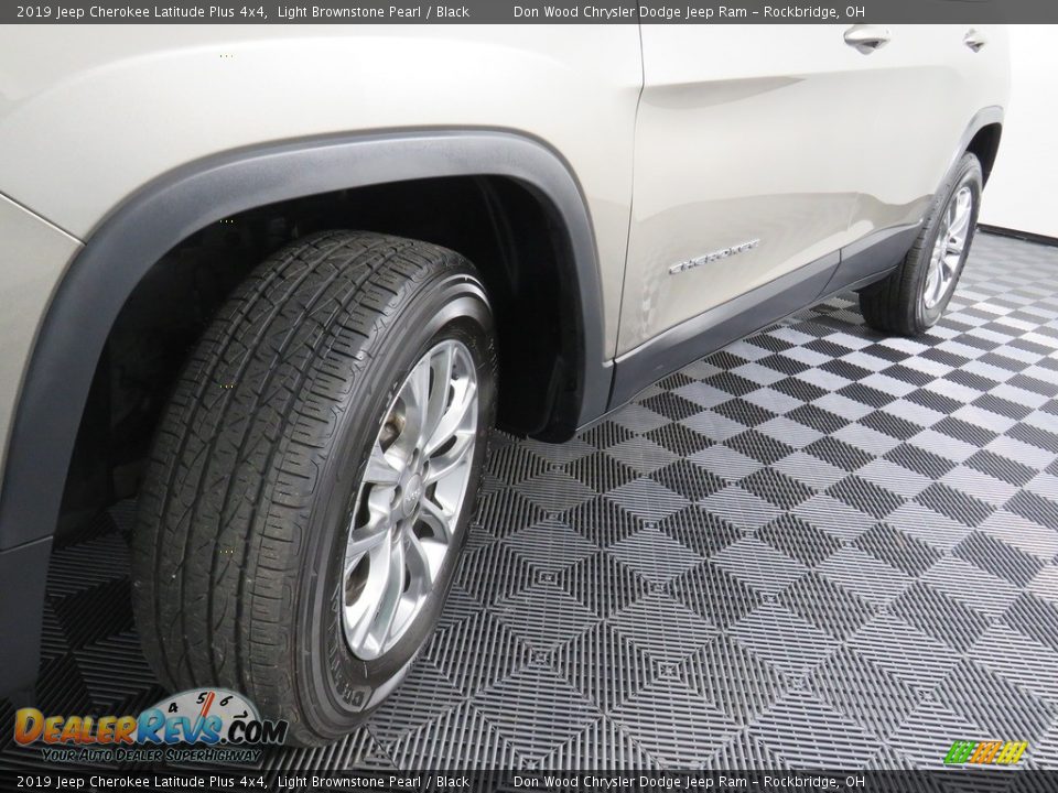 2019 Jeep Cherokee Latitude Plus 4x4 Light Brownstone Pearl / Black Photo #9