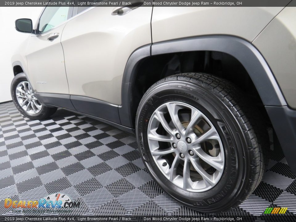 2019 Jeep Cherokee Latitude Plus 4x4 Light Brownstone Pearl / Black Photo #10