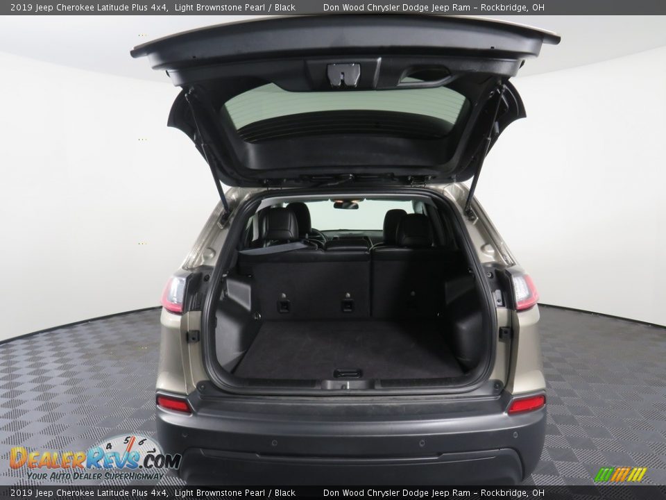 2019 Jeep Cherokee Latitude Plus 4x4 Light Brownstone Pearl / Black Photo #13