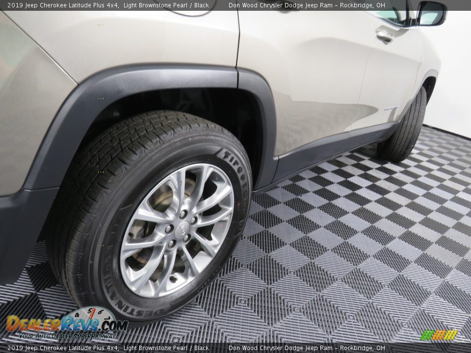 2019 Jeep Cherokee Latitude Plus 4x4 Light Brownstone Pearl / Black Photo #16
