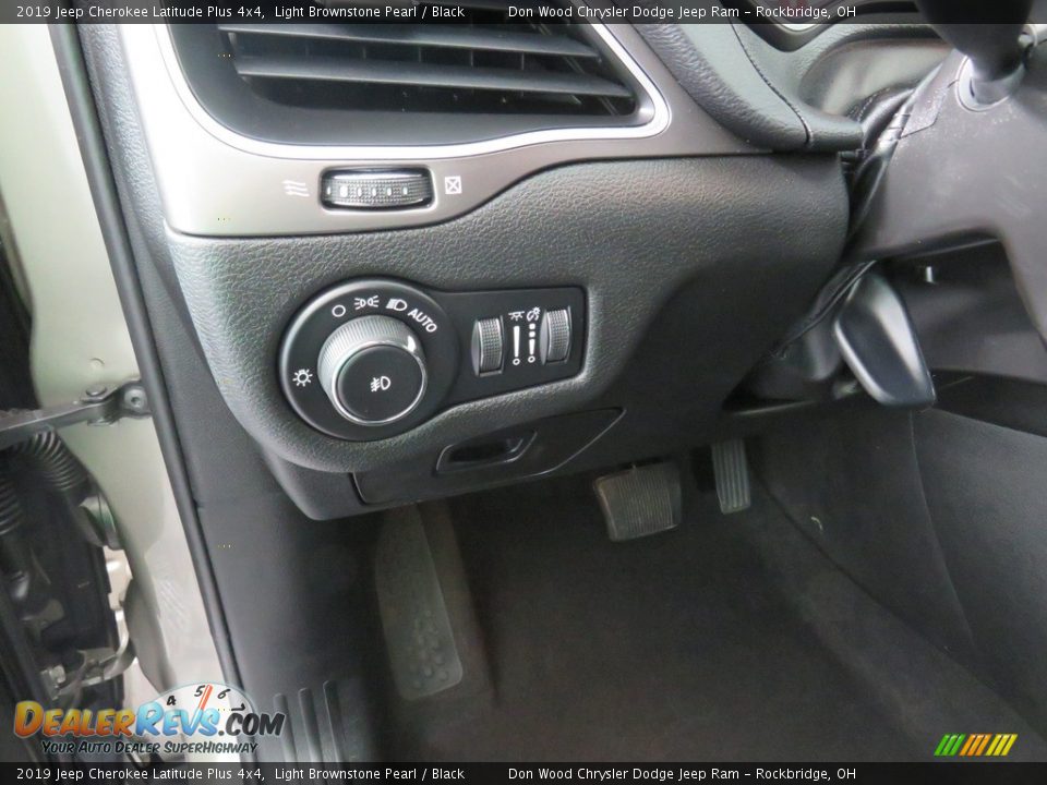 2019 Jeep Cherokee Latitude Plus 4x4 Light Brownstone Pearl / Black Photo #20