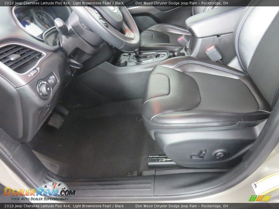 2019 Jeep Cherokee Latitude Plus 4x4 Light Brownstone Pearl / Black Photo #21