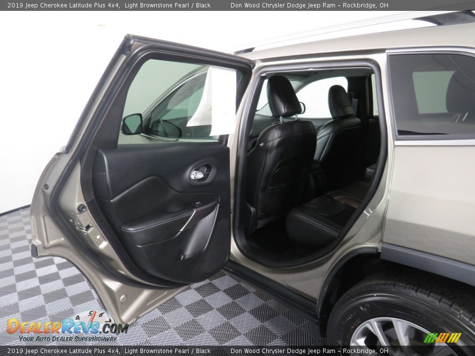 2019 Jeep Cherokee Latitude Plus 4x4 Light Brownstone Pearl / Black Photo #24