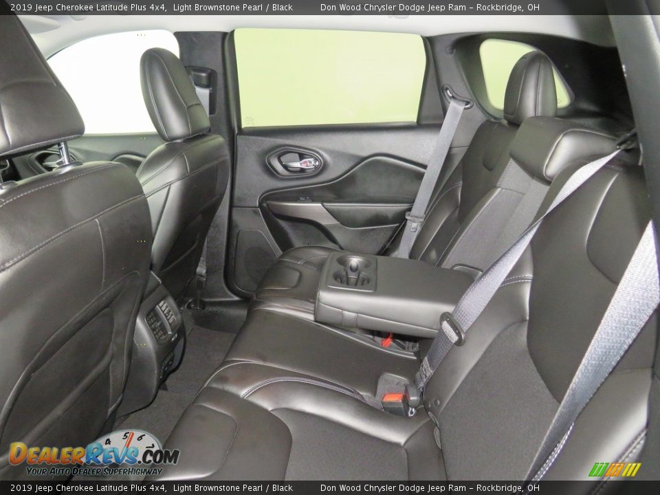 2019 Jeep Cherokee Latitude Plus 4x4 Light Brownstone Pearl / Black Photo #25
