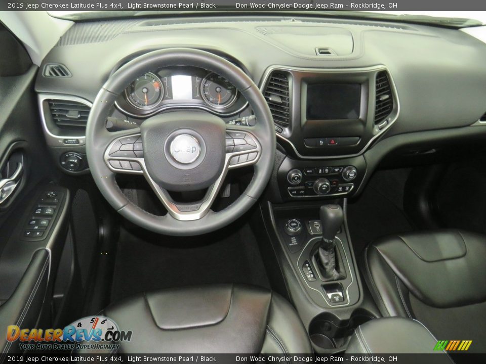 2019 Jeep Cherokee Latitude Plus 4x4 Light Brownstone Pearl / Black Photo #26
