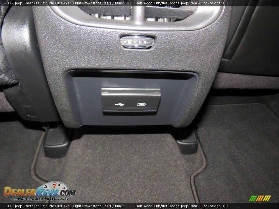 2019 Jeep Cherokee Latitude Plus 4x4 Light Brownstone Pearl / Black Photo #27