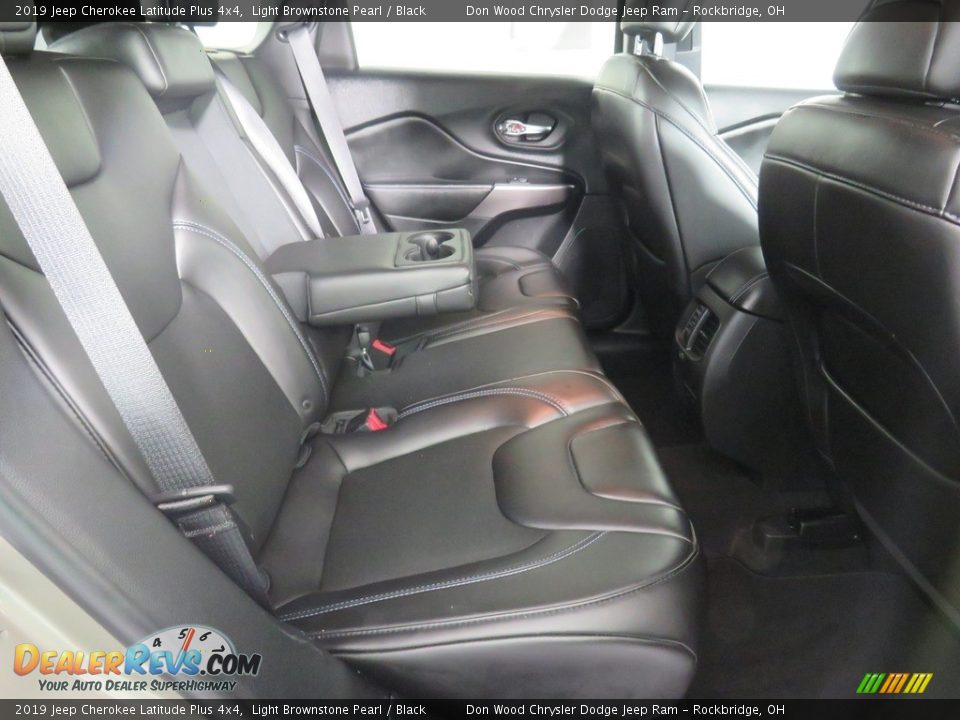 2019 Jeep Cherokee Latitude Plus 4x4 Light Brownstone Pearl / Black Photo #29