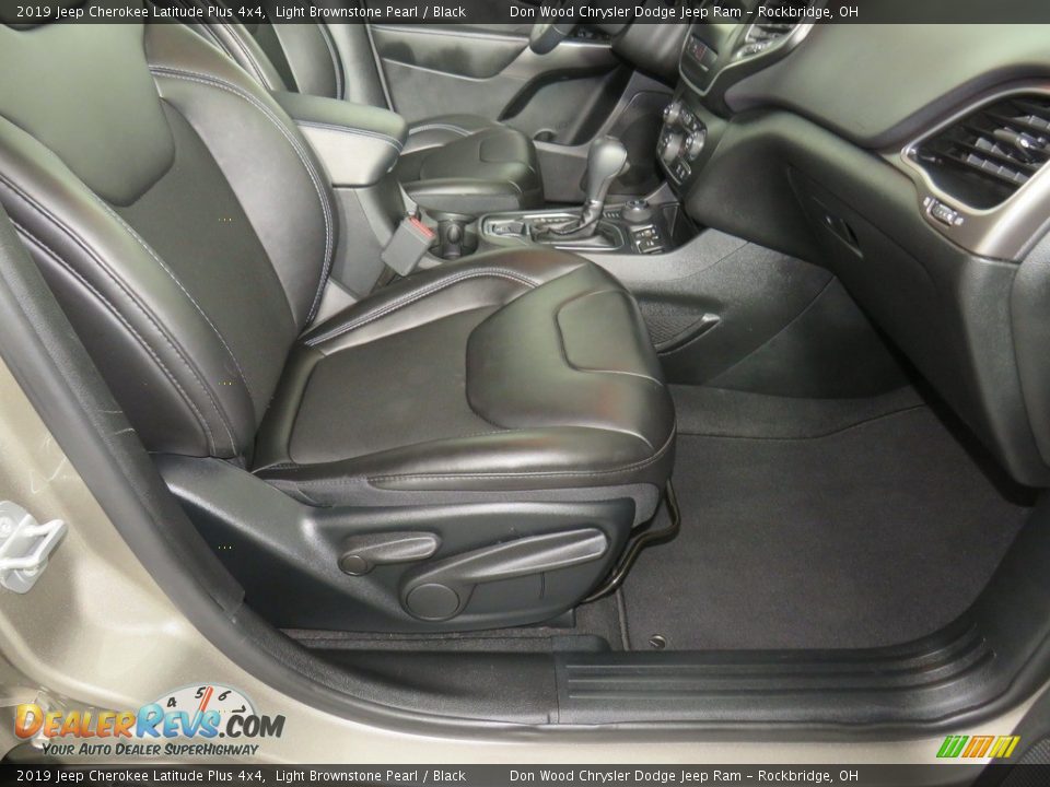 2019 Jeep Cherokee Latitude Plus 4x4 Light Brownstone Pearl / Black Photo #31
