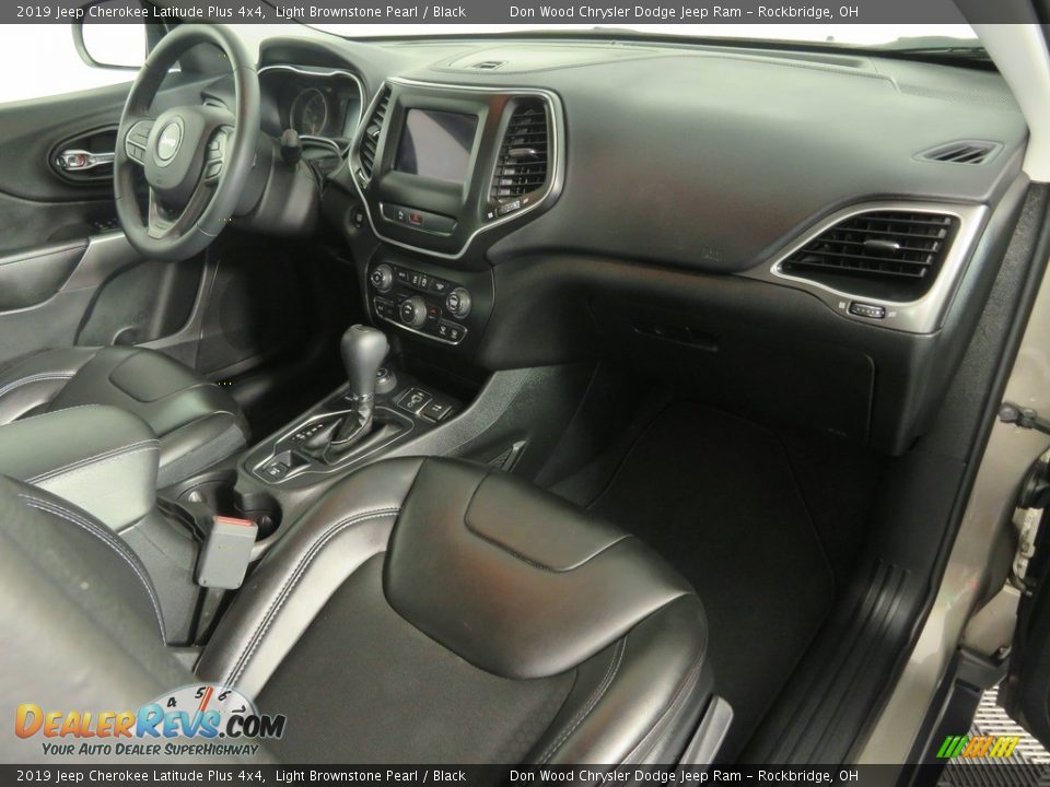 2019 Jeep Cherokee Latitude Plus 4x4 Light Brownstone Pearl / Black Photo #32