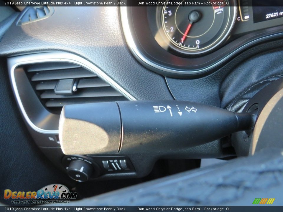 2019 Jeep Cherokee Latitude Plus 4x4 Light Brownstone Pearl / Black Photo #35