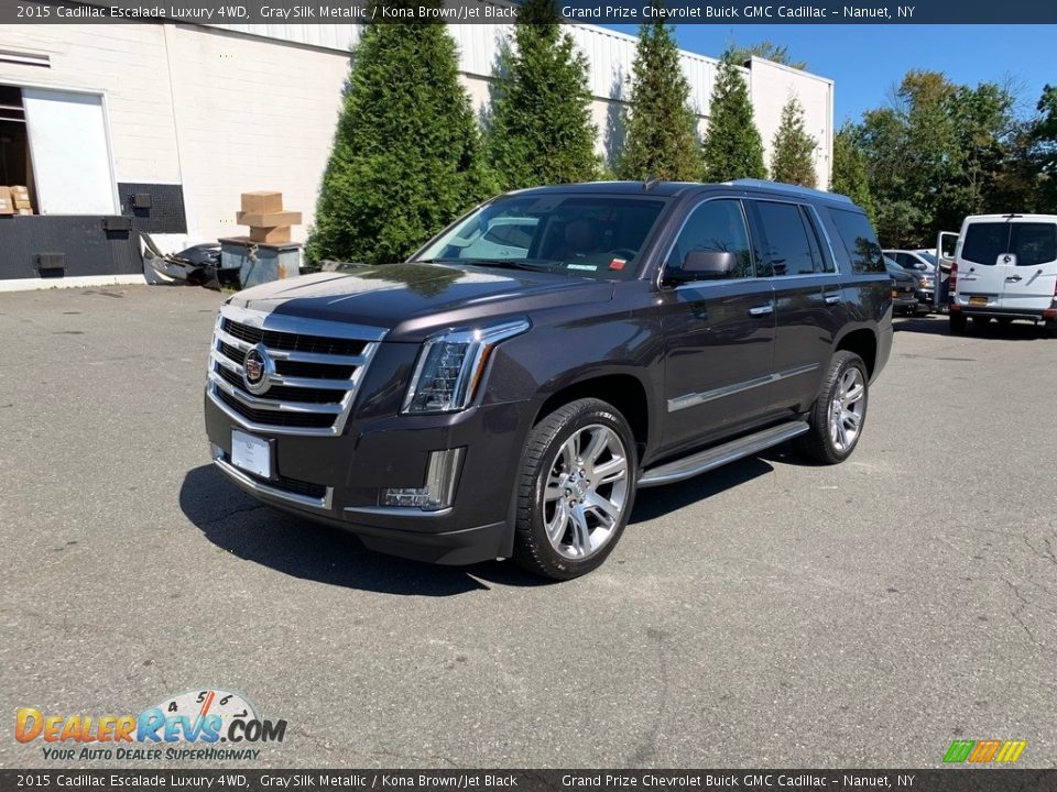 Front 3/4 View of 2015 Cadillac Escalade Luxury 4WD Photo #2
