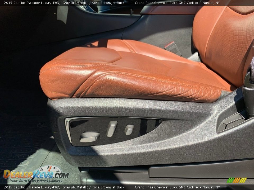 Front Seat of 2015 Cadillac Escalade Luxury 4WD Photo #12