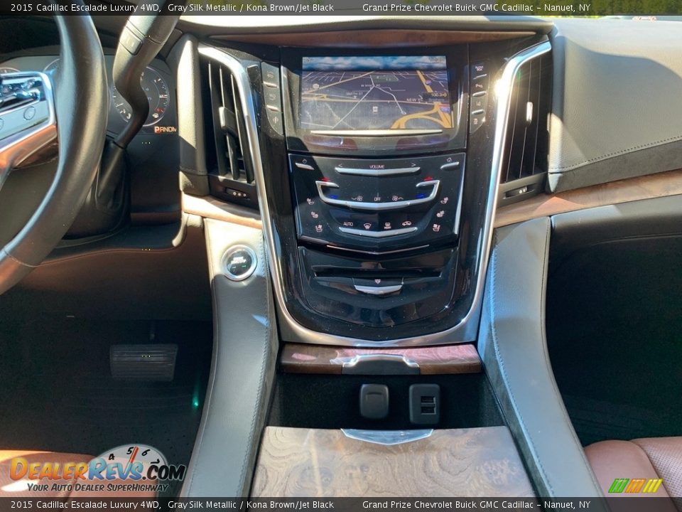Controls of 2015 Cadillac Escalade Luxury 4WD Photo #20