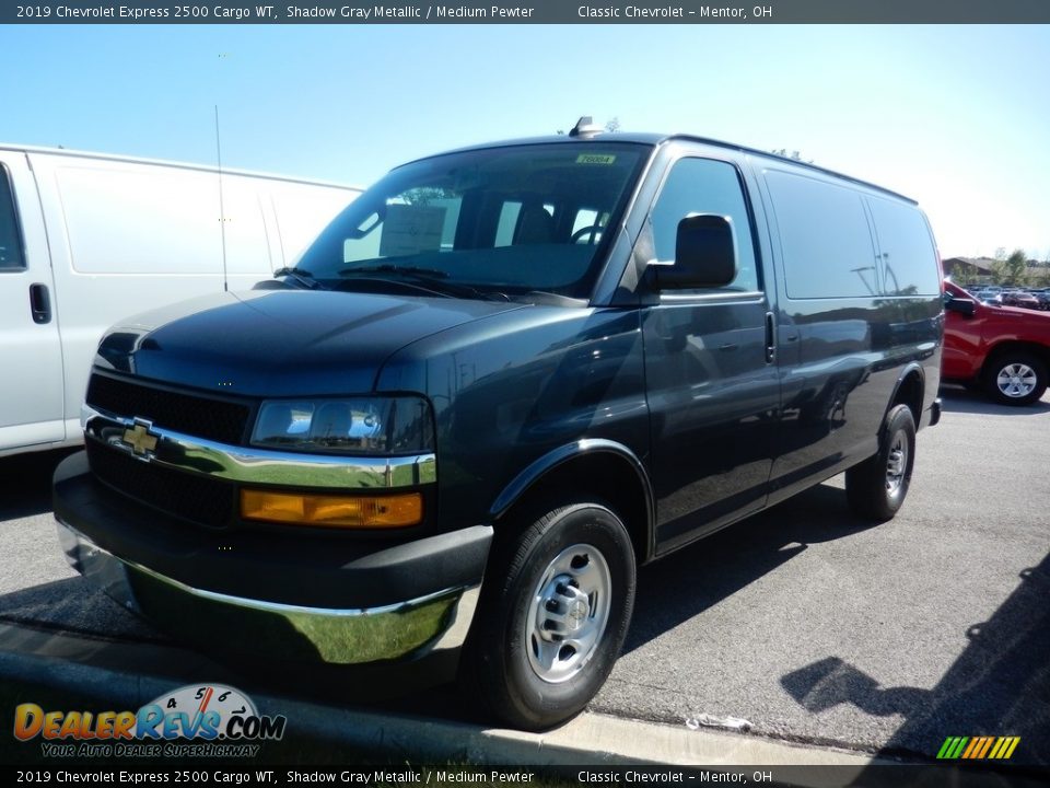 Front 3/4 View of 2019 Chevrolet Express 2500 Cargo WT Photo #1