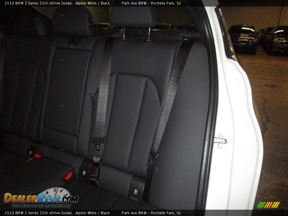 2019 BMW 3 Series 330i xDrive Sedan Alpine White / Black Photo #12