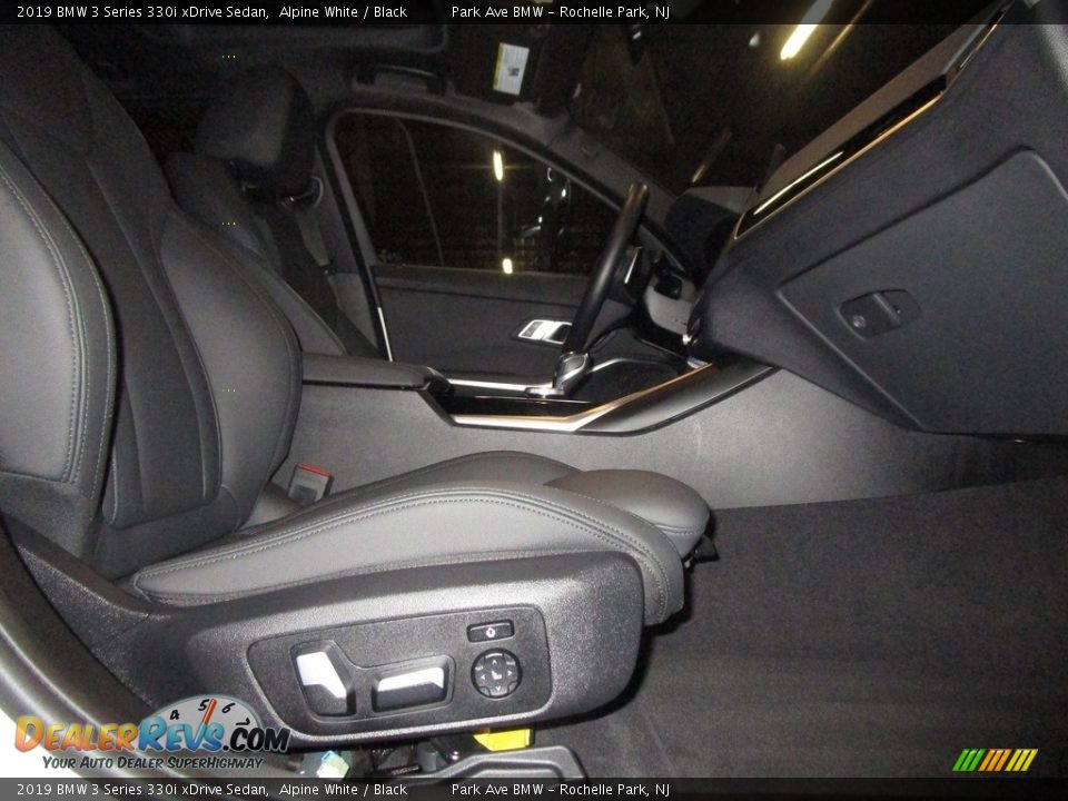 2019 BMW 3 Series 330i xDrive Sedan Alpine White / Black Photo #16