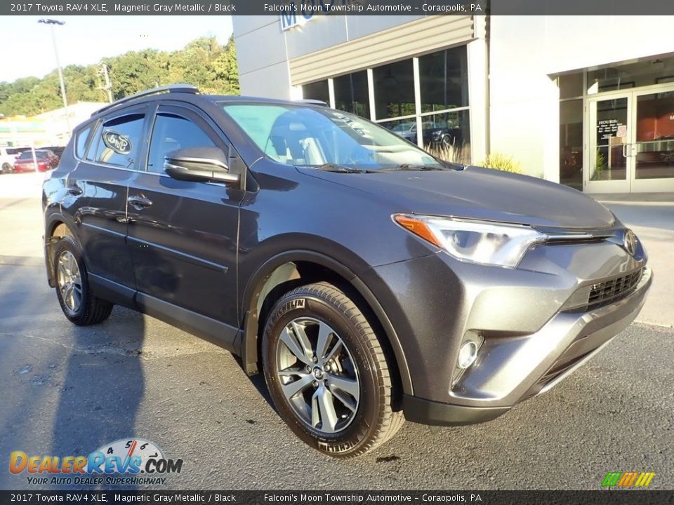 Front 3/4 View of 2017 Toyota RAV4 XLE Photo #7