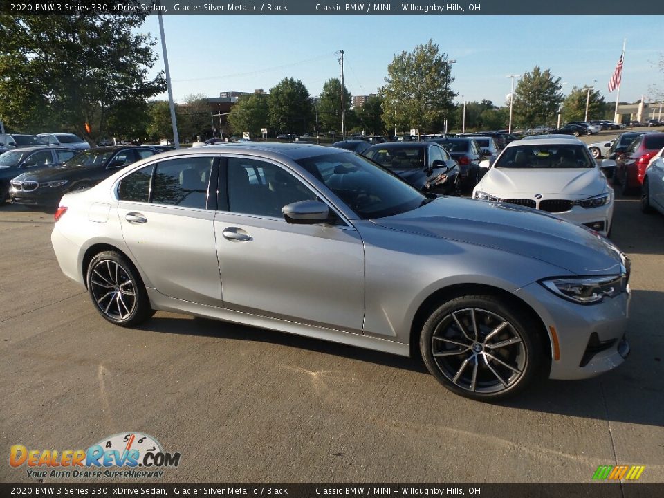 Front 3/4 View of 2020 BMW 3 Series 330i xDrive Sedan Photo #1