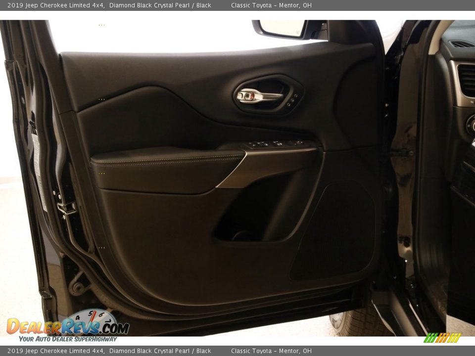 2019 Jeep Cherokee Limited 4x4 Diamond Black Crystal Pearl / Black Photo #4