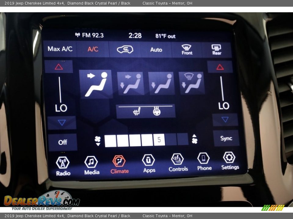 2019 Jeep Cherokee Limited 4x4 Diamond Black Crystal Pearl / Black Photo #12