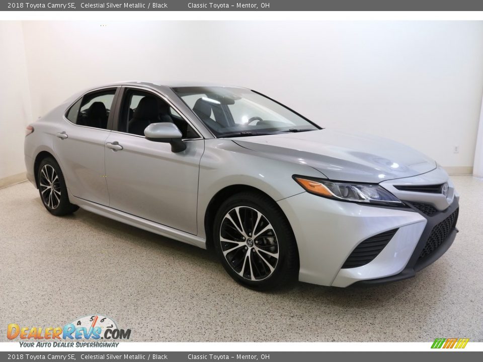 Front 3/4 View of 2018 Toyota Camry SE Photo #1