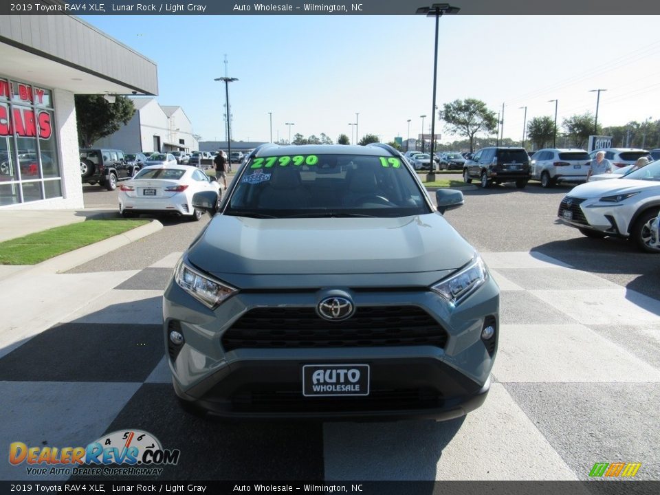 2019 Toyota RAV4 XLE Lunar Rock / Light Gray Photo #2