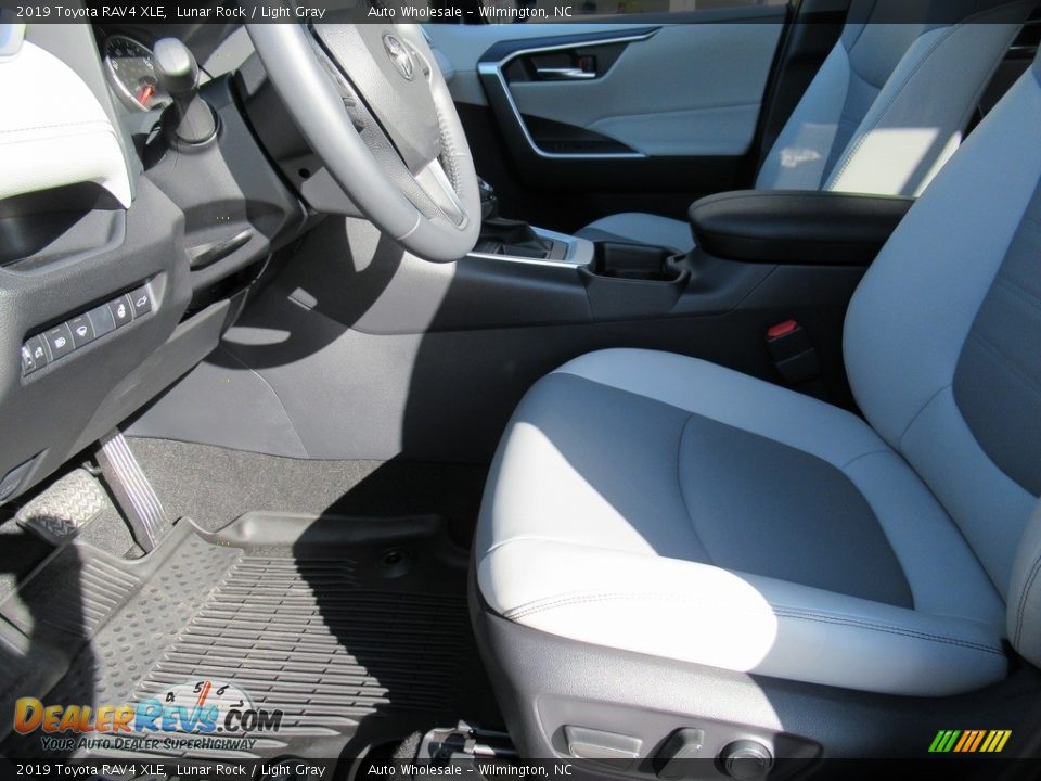 2019 Toyota RAV4 XLE Lunar Rock / Light Gray Photo #10