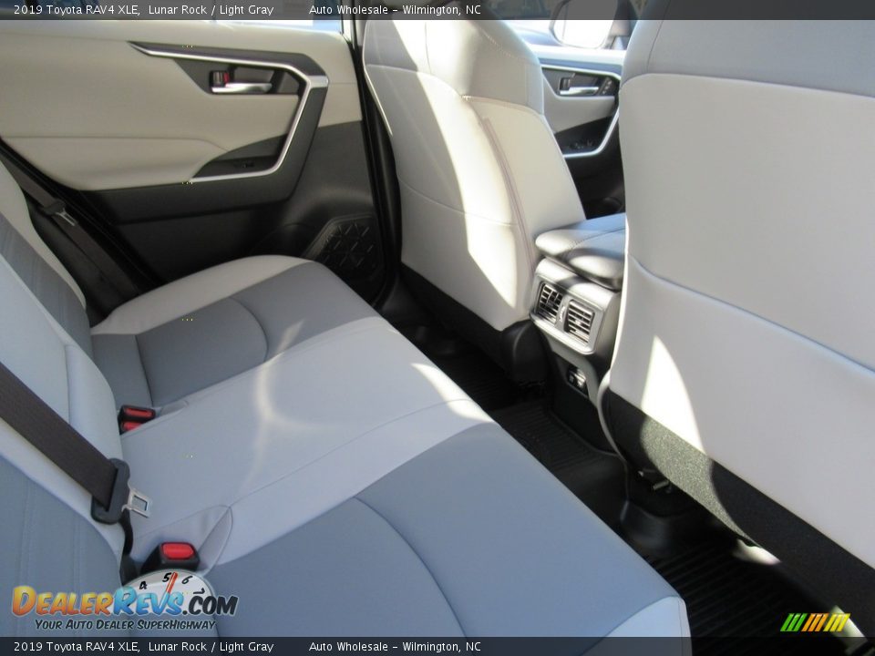 2019 Toyota RAV4 XLE Lunar Rock / Light Gray Photo #13