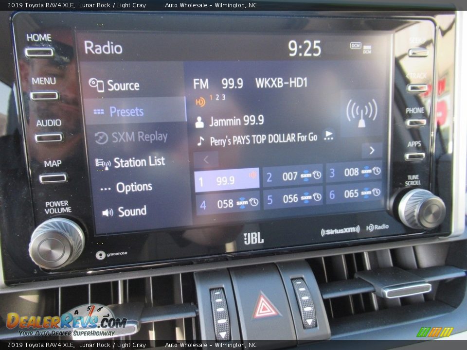 2019 Toyota RAV4 XLE Lunar Rock / Light Gray Photo #17