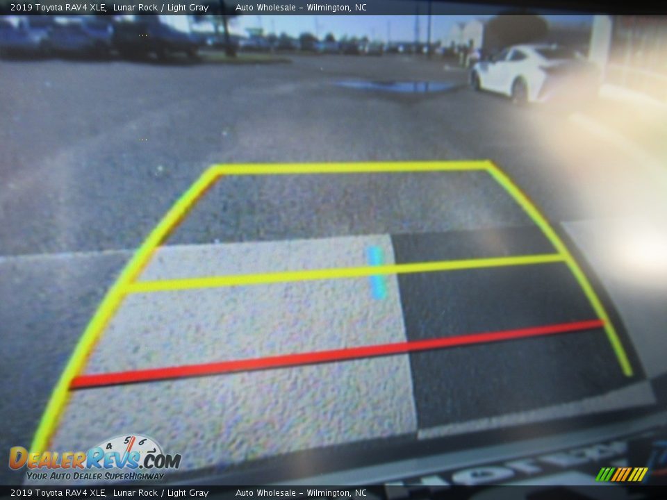 2019 Toyota RAV4 XLE Lunar Rock / Light Gray Photo #18