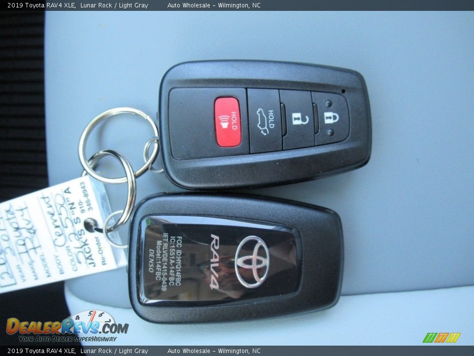 2019 Toyota RAV4 XLE Lunar Rock / Light Gray Photo #20